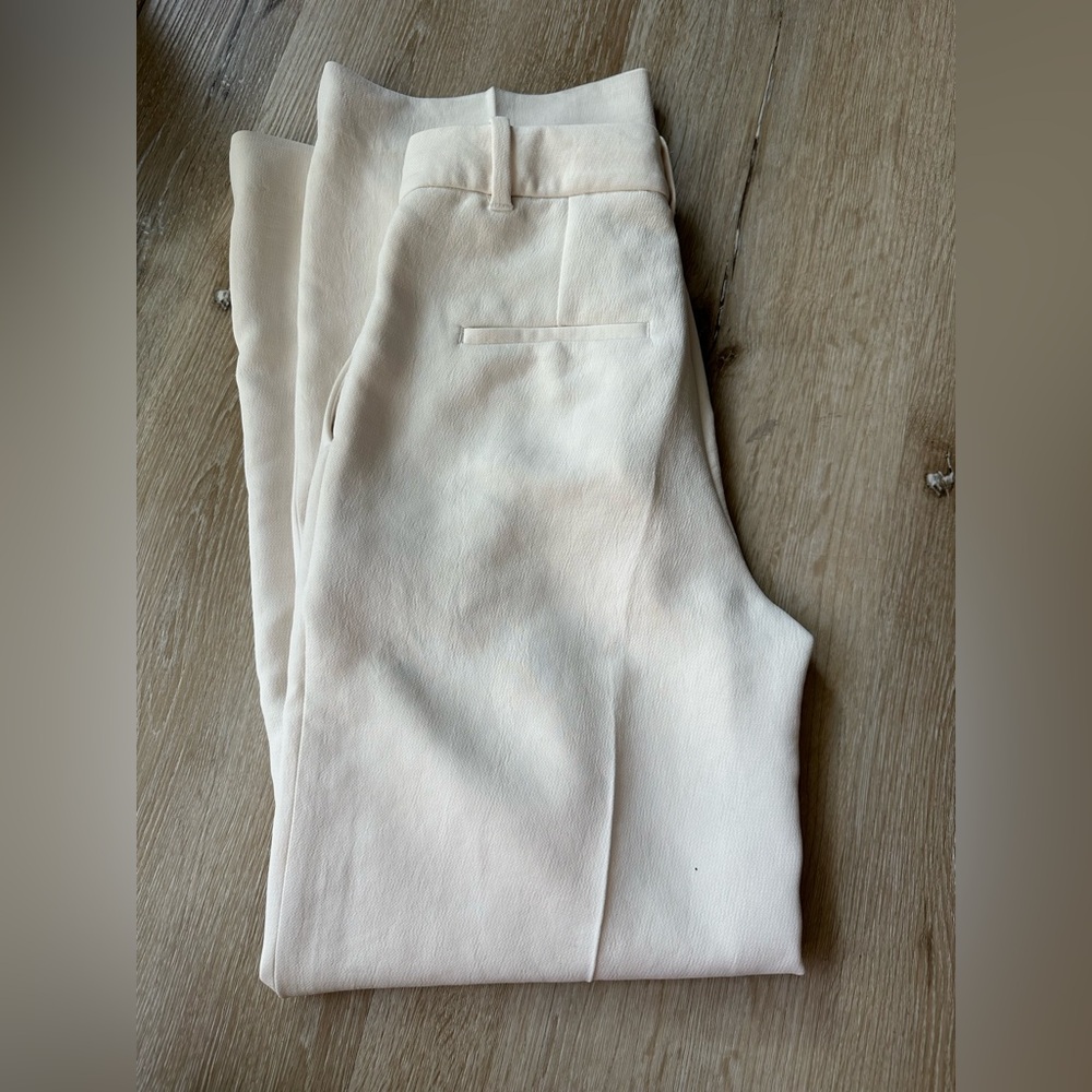 Aritzia The Effortless Pant Crepette Light Birch Short Length